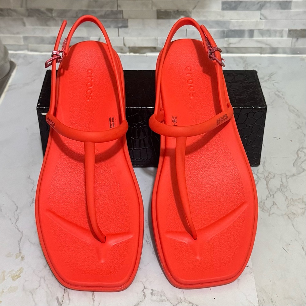 CROCS Miami Thong Flip Sandal in Lava Orange Size 8